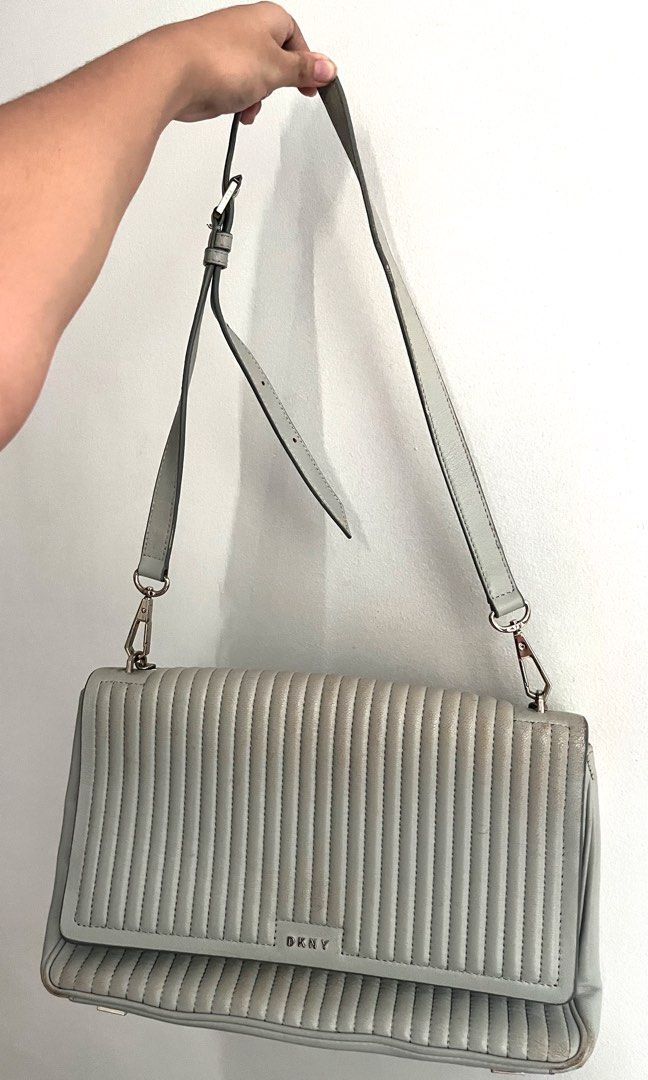 DKNY Shoulder bag (Category: Shoulder Bags) located in Manila. Submitted by iayo.15 (Listing ID 1467263374, Image 1). Description: Authentic DKNY and it also comes with a dust bag. I haven’t used this and has been sitting in my closet for quite some time, so the paint is cracked and there’s some yellow discoloration. .