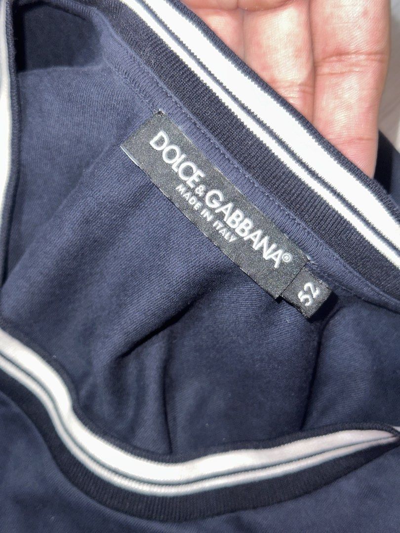 Dolce & gabbana shirt size large-XL (Category: Tshirts & Polo Shirts ) located in Pasay City. Submitted by itsmeazula (Listing ID 1467353419, Image 3). Description: .