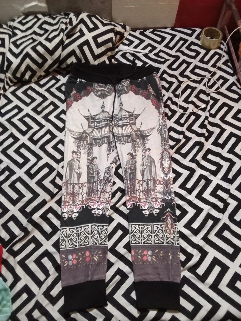 Dolce Gabbana (Category: Joggers) located in Manila. Submitted by tcbukay_zxc25 (Listing ID 1467170168, Image 1). Description: dolce Gabbana jogger stretchable waistline good condition.