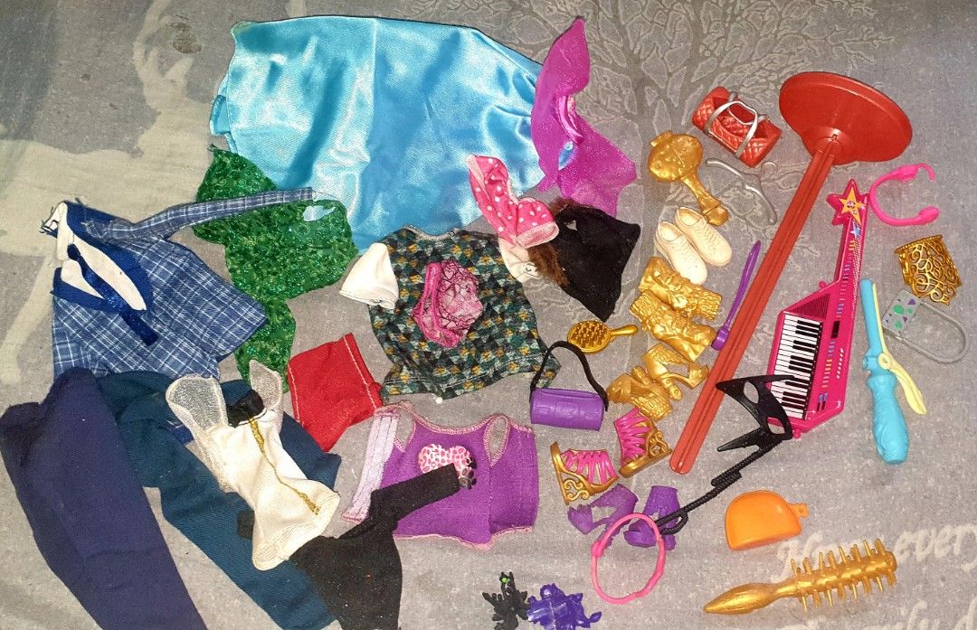Doll Clothes And Accessories (Category: Kids Toys) located in Manila. Submitted by jonanana28 (Listing ID 1467248141, Image 1). Description: needs cleaning un damit needs stitch un iba and wash bwal sa maarte 500 take all .