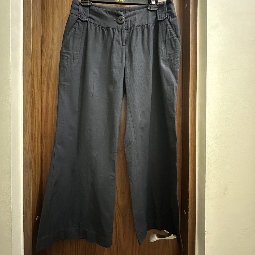 Dorothy Perkins Black Slacks (Category: Other Bottoms) located in Makati City. Submitted by xo.thrifty (Listing ID 1467342713, Image 3). Description: length: 36 inches.