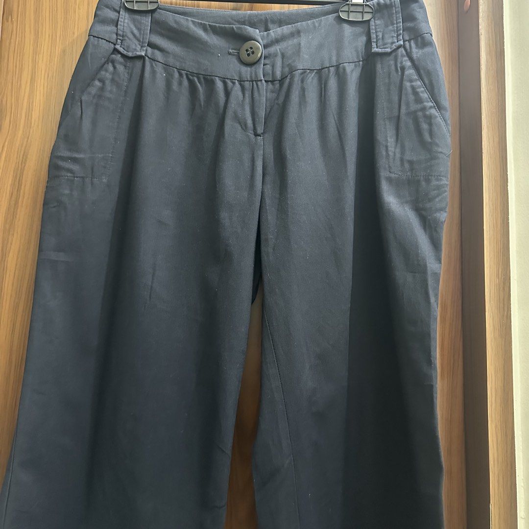 Dorothy Perkins Black Slacks (Category: Other Bottoms) located in Makati City. Submitted by xo.thrifty (Listing ID 1467342713, Image 2). Description: length: 36 inches.