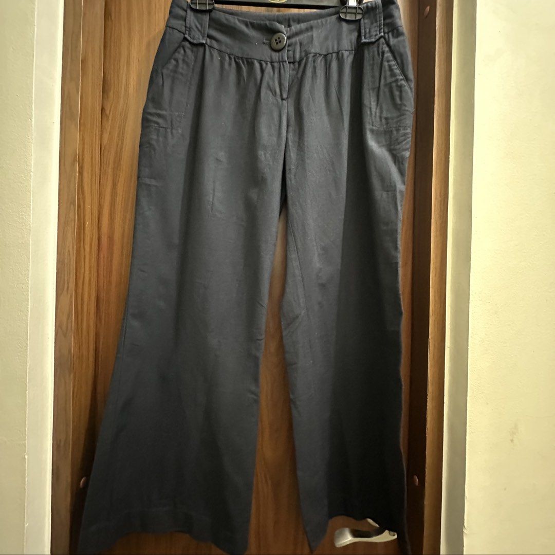 Dorothy Perkins Black Slacks (Category: Other Bottoms) located in Makati City. Submitted by xo.thrifty (Listing ID 1467342713, Image 1). Description: length: 36 inches.