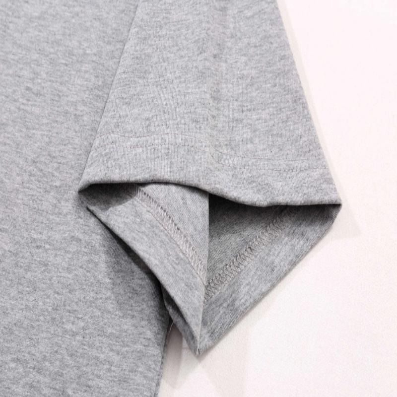 DR 2025新款ss刀片刺繡短袖T恤 簡約時尚大氣 （分類：T-shirt、恤衫、有領衫）位於 Hong Kong。 由 feltonjohnson 提交（商品編號 1467356728，圖片 6）。簡介： 📏 尺碼由S至XXL，只做優質靚貨 📸 所有圖片均為實拍，真正所見即所得 🤝 支持退換，購物零風險 🚚 不設面交，全單一律速遞配送。