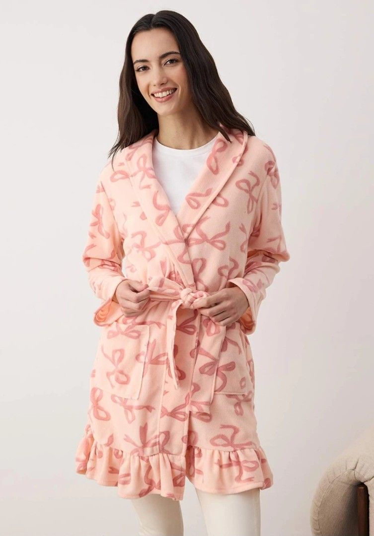 Dressing Gown (Category: Coats, Jackets and Outerwear) located in La Trinidad. Submitted by rn_ph2021 (Listing ID 1467170904, Image 1). Description: Bought from Zalora.