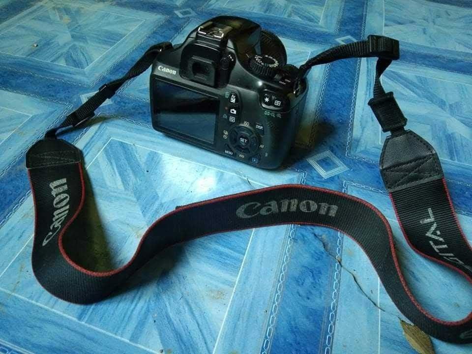DSLR Canon camer (Category: Cameras) located in Paranaque City. Submitted by fajjar12589 (Listing ID 1467356725, Image 1). Description: .