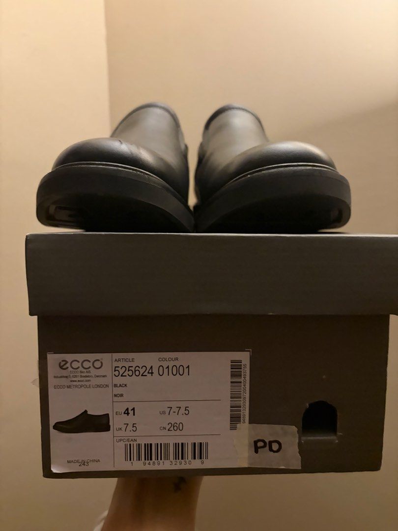 Ecco Black Shoes (boot type when worn with pants) (Category: Dress Shoes) located in Angeles City. Submitted by cozy.kickzz (Listing ID 1467355704, Image 2). Description: Ecco Black Shoes (boot type when worn) Size 41 fits 8.5 mens to semi 9 Brandnew (fitted only) Price:6498 (srp 11,499) With box dual insole dm me 📍Angeles City Pampanga.