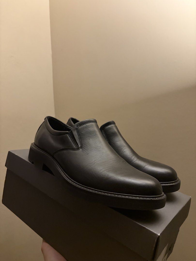 Ecco Black Shoes (boot type when worn with pants) (Category: Dress Shoes) located in Angeles City. Submitted by cozy.kickzz (Listing ID 1467355704, Image 1). Description: Ecco Black Shoes (boot type when worn) Size 41 fits 8.5 mens to semi 9 Brandnew (fitted only) Price:6498 (srp 11,499) With box dual insole dm me 📍Angeles City Pampanga.