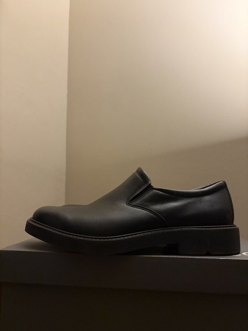 Ecco Black Shoes (boot type when worn with pants) (Category: Dress Shoes) located in Angeles City. Submitted by cozy.kickzz (Listing ID 1467355704, Image 3). Description: Ecco Black Shoes (boot type when worn) Size 41 fits 8.5 mens to semi 9 Brandnew (fitted only) Price:6498 (srp 11,499) With box dual insole dm me 📍Angeles City Pampanga.