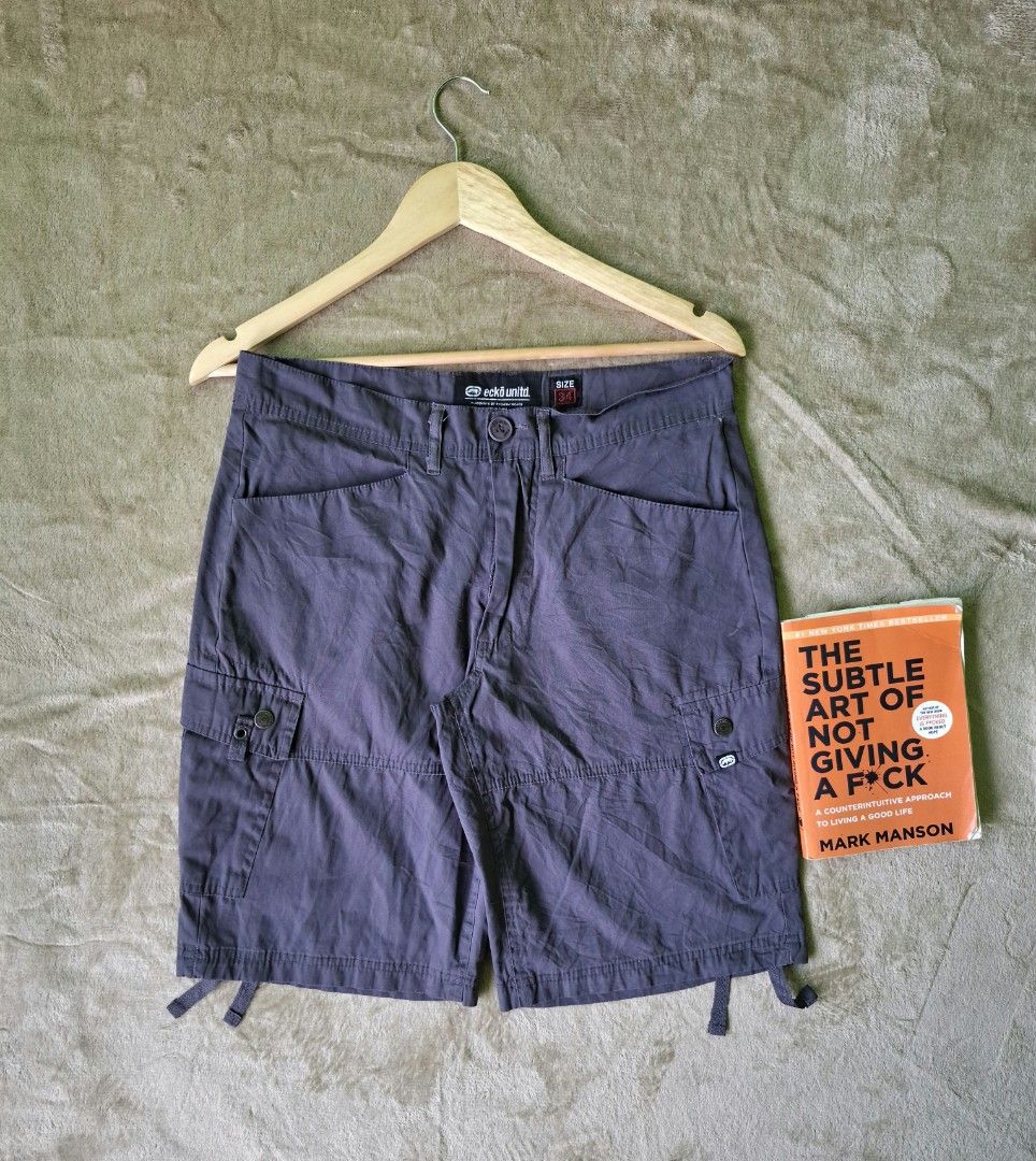Eckō Unltd. Vintage Y2K Cargo Shorts 💥 (Category: Shorts) located in Alaminos. Submitted by made.by (Listing ID 1467294101, Image 2). Description: Waist: 17 inches flat (Fits 34" Waist) Length: 22 inches (Outseam) Leg Opening: 20 inches.