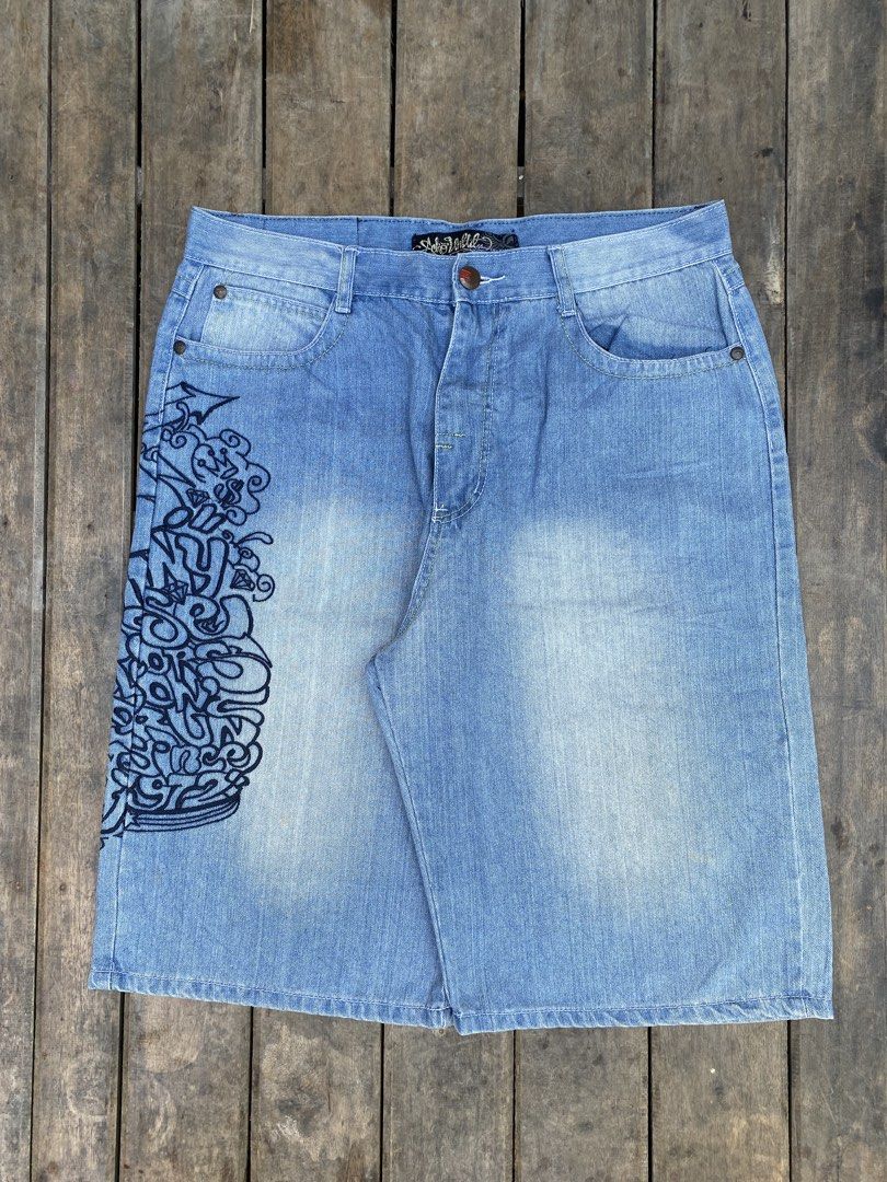 ECKO UNLTD BIG EMBROIDERY (Category: Shorts) located in Manila. Submitted by bottomswrldwidev2 (Listing ID 1467298657, Image 2). Description: 📍ECKO UNLTD BIG EMBROIDERY | LONG JORTS Waist: 36 Lenght: 27 Thigh: 15.5 Hem: 12.5 Condi: 9.9/10 - minimal stain.