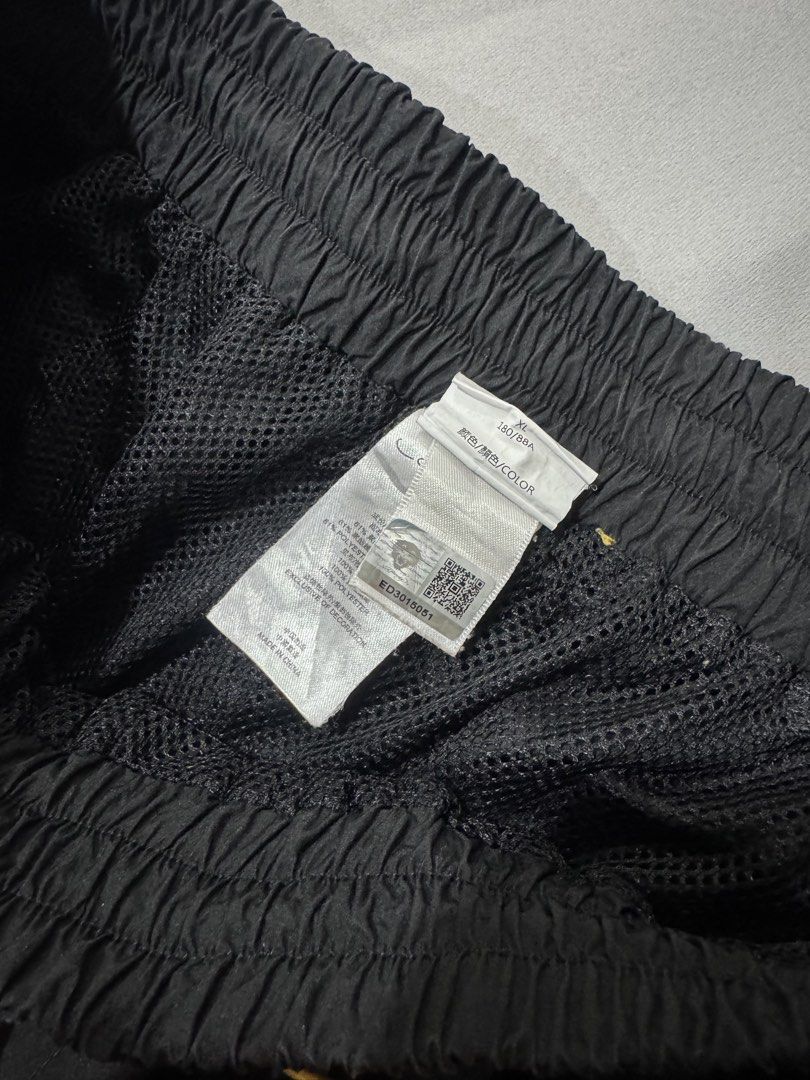 Ed hardy nylon short (Category: Shorts) located in Bacoor. Submitted by 999archives_ (Listing ID 1467341532, Image 2). Description: Ed hardy nylon shorts M-XL.