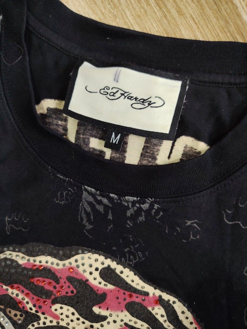 ED HARDY SHIRT (Category: Activewear) located in Marikina City. Submitted by kingdrel (Listing ID 1467194399, Image 3). Description: EDHARDY SHIRT W 19.5 L 27 VERYGOOD CONDITION NO ISSUE COLORATE 9.5-10.