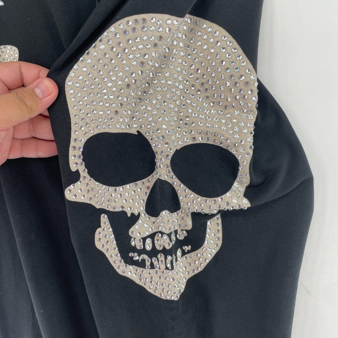 Ed Hardy Side Skull Rhinestone Jogger Pants (Category: Joggers) located in Manila. Submitted by buzz.garments (Listing ID 1467354915, Image 3). Description: Size: Small on tag Dimensions(inches) -Waist/Width: 30”-36” (Strechable) -Hip: 19” -Front Rise: 12” -Thigh: 11” -Inseam: 29” -Outseam/Length : 39” -Leg Opening: 4” - color may vary due to lighting. please manage your expectations-minimal and unseen flaws must be considered..