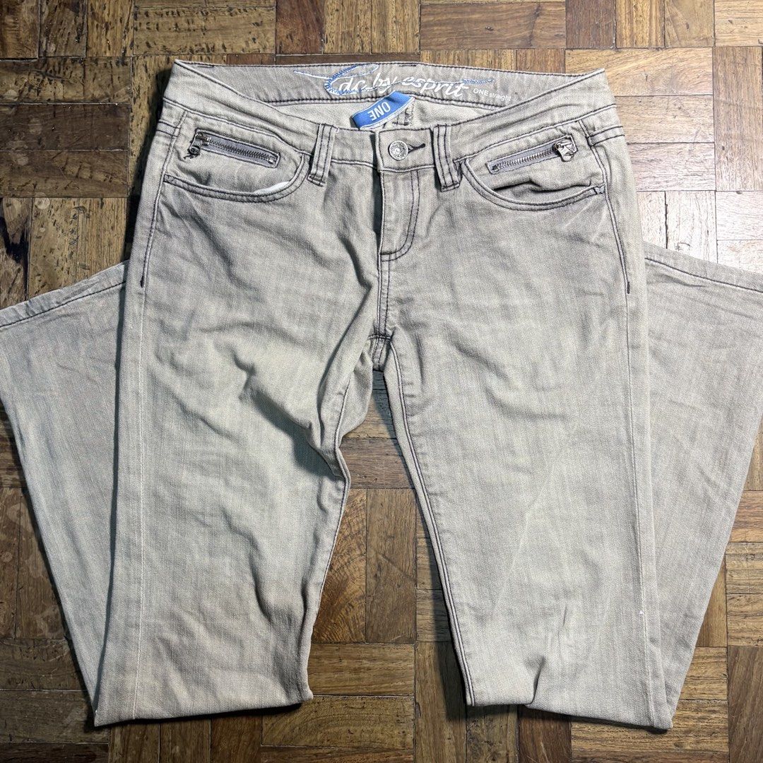 edc by Esprit One Straight Grey Jeans Size 28 (Category: Jeans) located in Quezon City. Submitted by dengkisbin (Listing ID 1467216883, Image 2). Description: straight-leg denim, mid-rise tagged as sz 28 dimes: - 9 in rise - 9.5 in thigh - 7.5 leg opening .