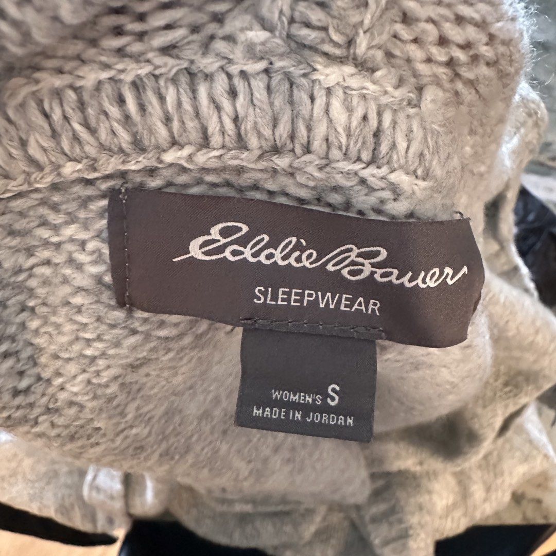 Eddie Bauer long hooded cardigan (Category: Coats, Jackets and Outerwear) located in Pasig City. Submitted by ynahperez (Listing ID 1467305587, Image 2). Description: .