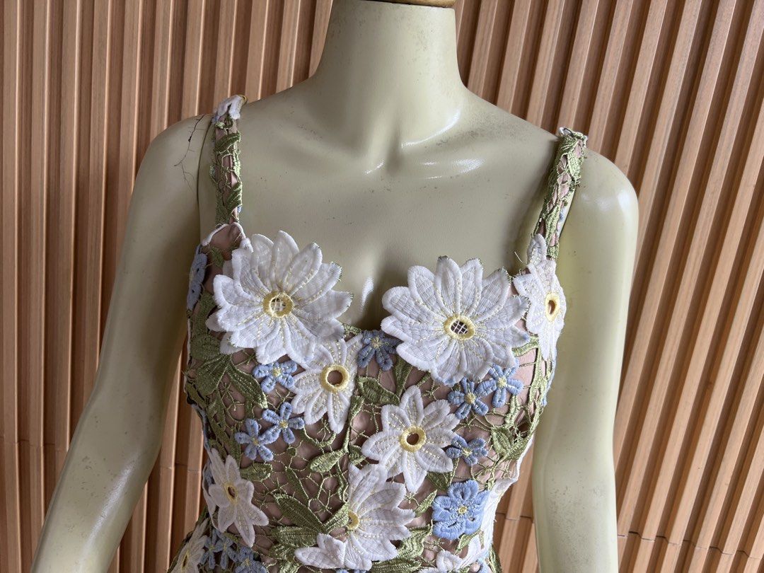 ELLIAT (Category: Dresses) located in Lipa City. Submitted by thyra06 (Listing ID 1467196459, Image 3). Description: Elliat midi dress good as new.