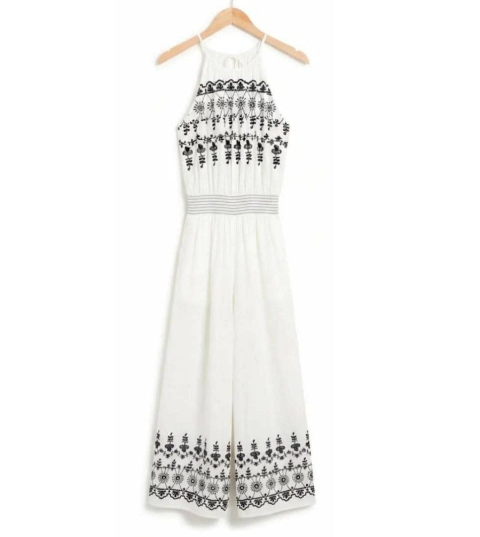 Embroidered floral boho halter jumsuit (Category: Jumpsuits) located in Quezon City. Submitted by panapton.ph (Listing ID 1467172741, Image 2). Description: -FLASH SALE ONLY 1,200 -Brandnew Bangkok jumpsuit -Actual item post -Size fit 34 to 44bust -Design & Style: Halter neckline with keyhole back-tie closure -Elasticized/smocked high waist for a flattering, flexible fit 28 to 34waistline -​Leg Cut: Wide-leg culotte silhouette -Color: Off-White w