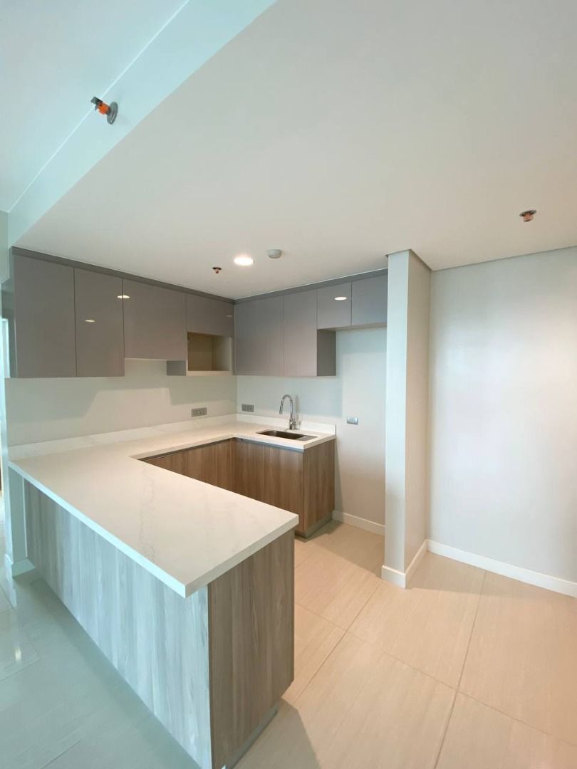 EMPRESS AT CAPITOL COMMONS (Category: Apartments & Condos) located in Caloocan City. Submitted by luckywolf.f653d9 (Listing ID 1467192838, Image 2). Description: Empress by Ortigas Land Located in Capitol Commons, Pasig City Directly in front of Estancia Mall Project Highlights: Mix-used development with luxury condominium units World-class amenities Strategically located near: Unimart Park Future Mega Manila Subway Station Unit Details: 1 BR (67