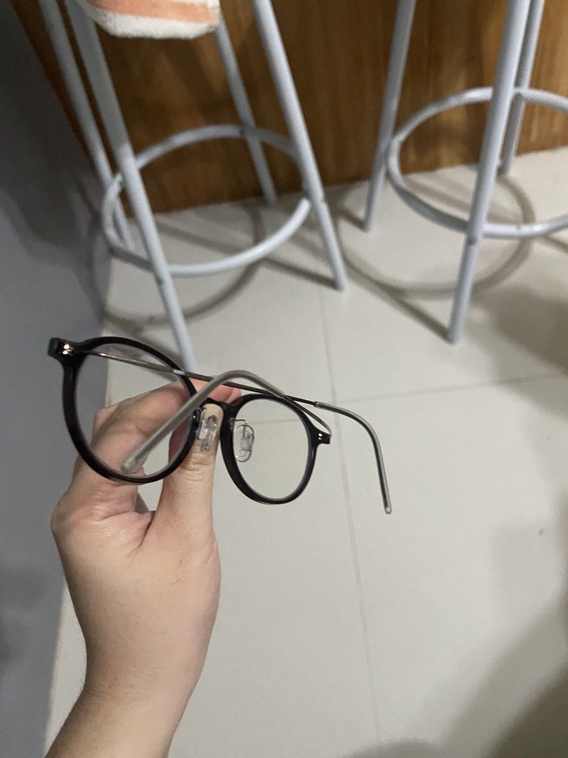 EO EYEGLASSES lightweight (Category: Sunglasses & Eyewear) located in Bocaue. Submitted by tweyntininee (Listing ID 1467285027, Image 2). Description: Super lightweight Frame only no lenses Brown color Used once di bagay sa face shape .