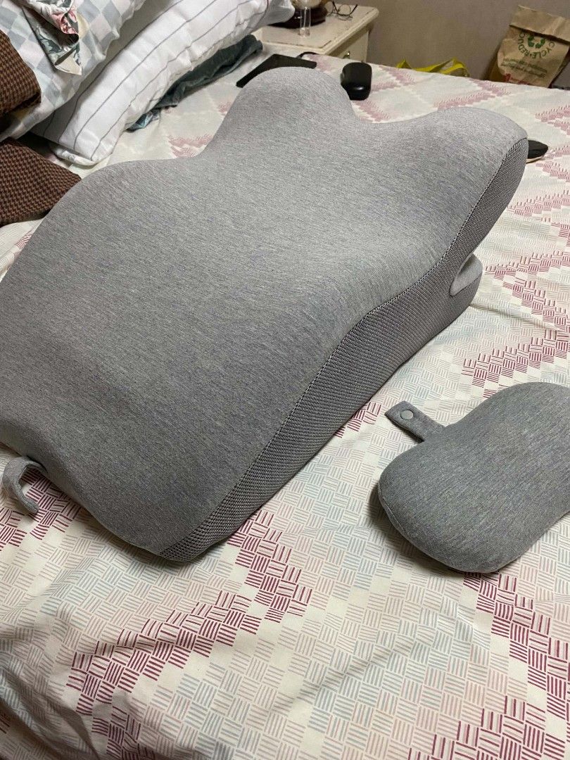 Ergonomic Bed Back Rest Support Pillow with Neck Cushion Grey (Category: Bedding & Towels) located in Paranaque City. Submitted by zackzero (Listing ID 1467231546, Image 2). Description: - Colour: Grey - Includes removable neck pillow attachment for extra comfort - Breathable mesh side panels to keep you cool - Built-in strap with button closure for easy transport or storage - Sloped design offers ideal back support for sitting in bed or on the f