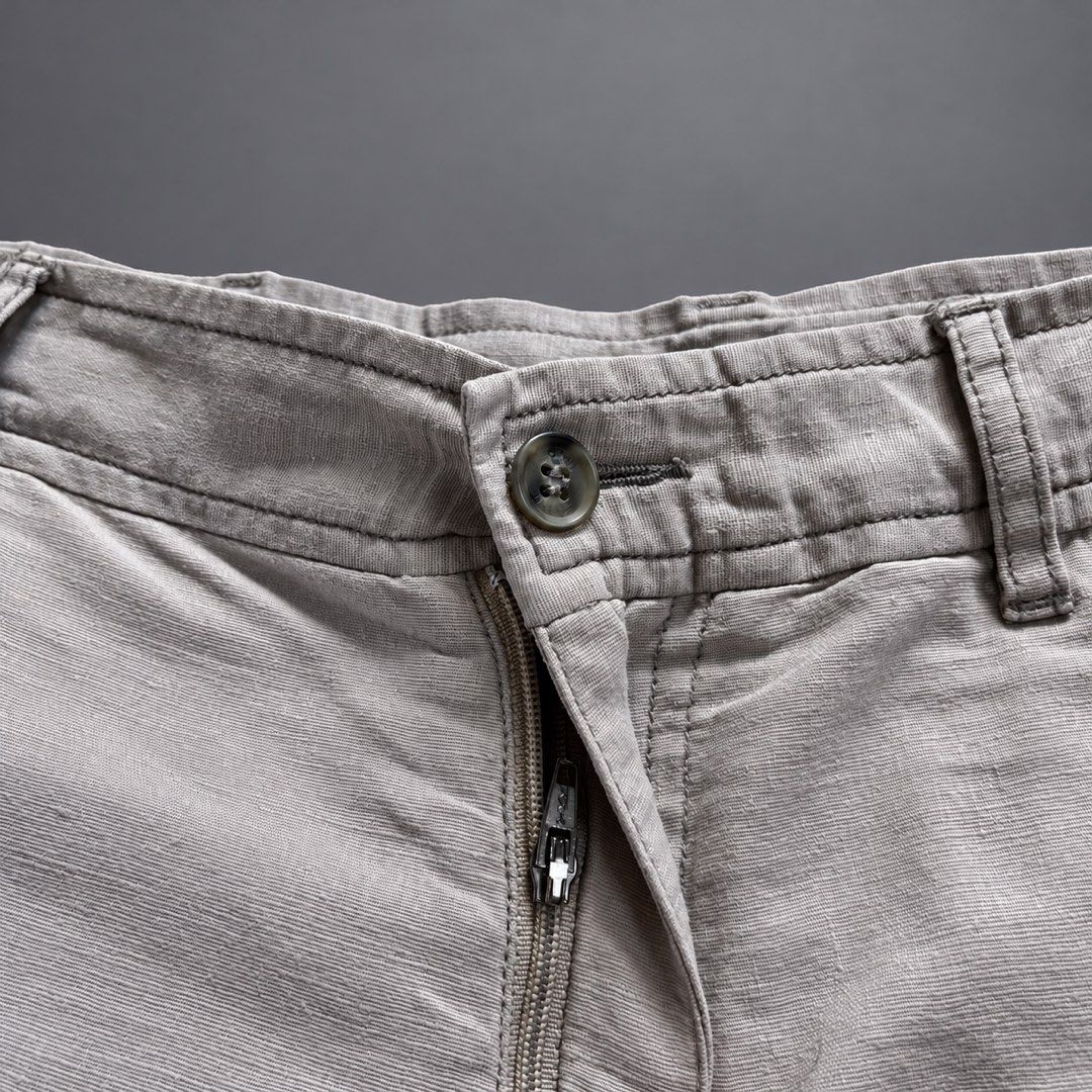 ESPRIT CHINO SHORTS (Category: Shorts) located in Taguig. Submitted by clarrk95 (Listing ID 1467326576, Image 3). Description: Esprit Chino Shorts Waist: 32inches Length: 20inches Leg Opening: 11inches PRICE: ₱350 ONLY! ✅ very good condition ✅ add shipping fee ✅ ignoring LP inquiry Shipping: Lalamove | J&T | LBC Location: Taguig📍 Payment: Gcash | Bank | Cash FB: THRFT IG: thrft_25 DM for more detailed pics.📩.