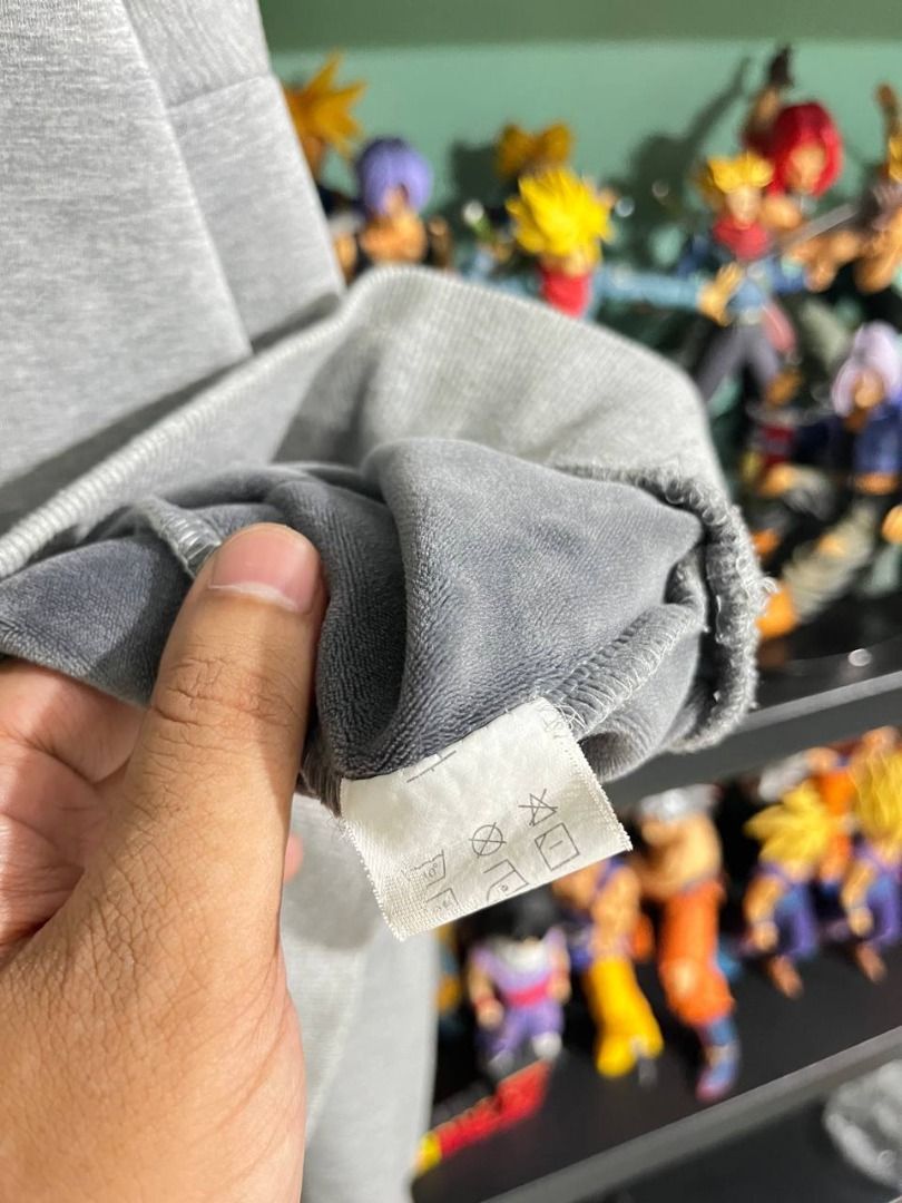 Essentials Fear of God (Category: Coats, Jackets and Outerwear) located in Naga. Submitted by noicechoice.ph (Listing ID 1467360326, Image 2). Description: Essentials fear of god not sure if authentic yung punit sa gitna design ata yan.