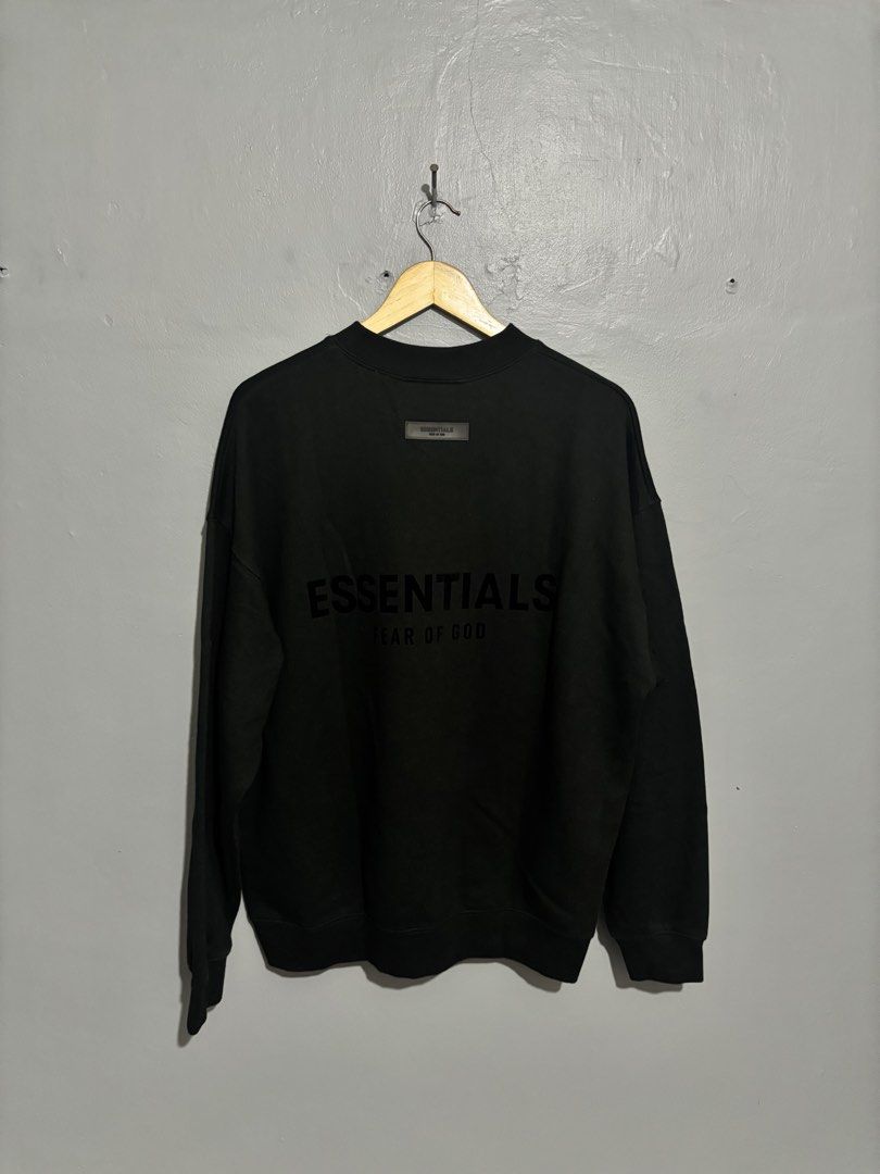 Essentials Pullover (Category: Coats, Jackets and Outerwear) located in Bacolor. Submitted by dandaofficial25 (Listing ID 1467238852, Image 2). Description: 27L 23W.