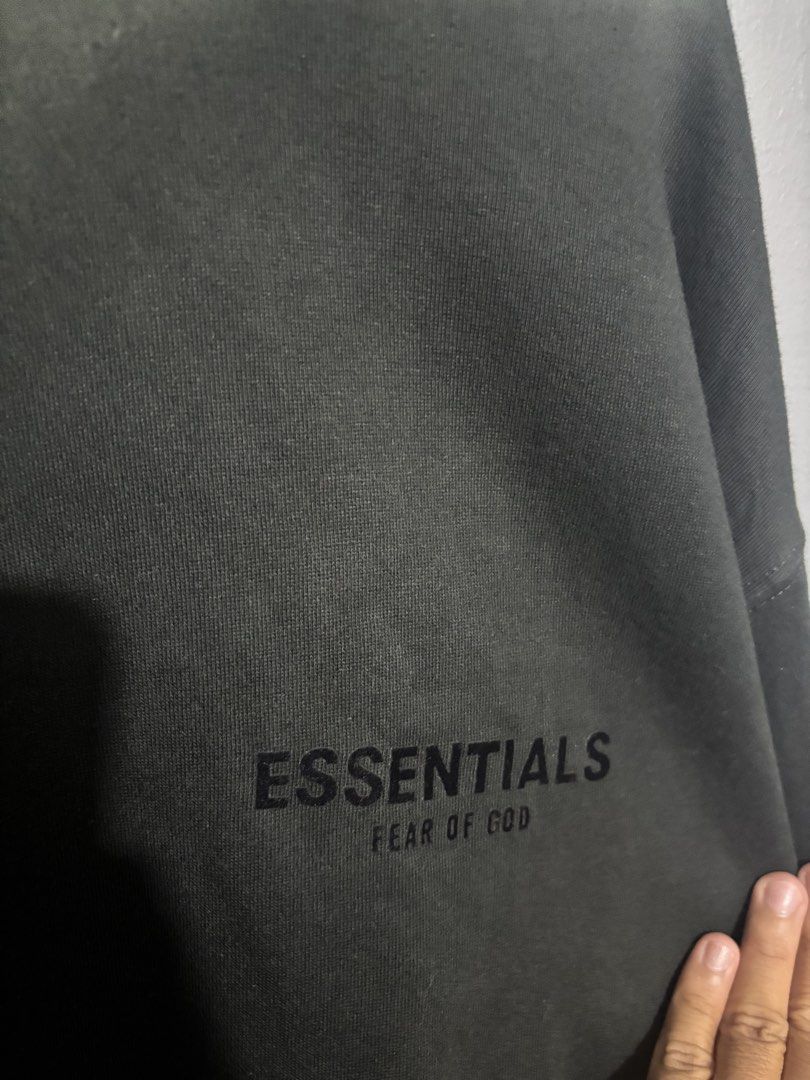 Essentials Pullover (Category: Coats, Jackets and Outerwear) located in Bacolor. Submitted by dandaofficial25 (Listing ID 1467238852, Image 3). Description: 27L 23W.