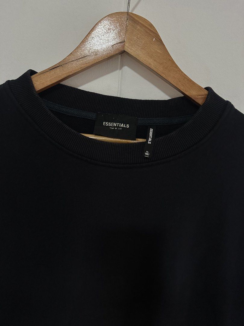 Essentials Reflectorize Crewneck (Category: Coats, Jackets and Outerwear) located in Las Pinas. Submitted by archimedes.joaquin (Listing ID 1467222670, Image 3). Description: Excellent condition - 9.5/10 color rate Heavy cotton - sz xl on tag 26” w 29” L - No issue.