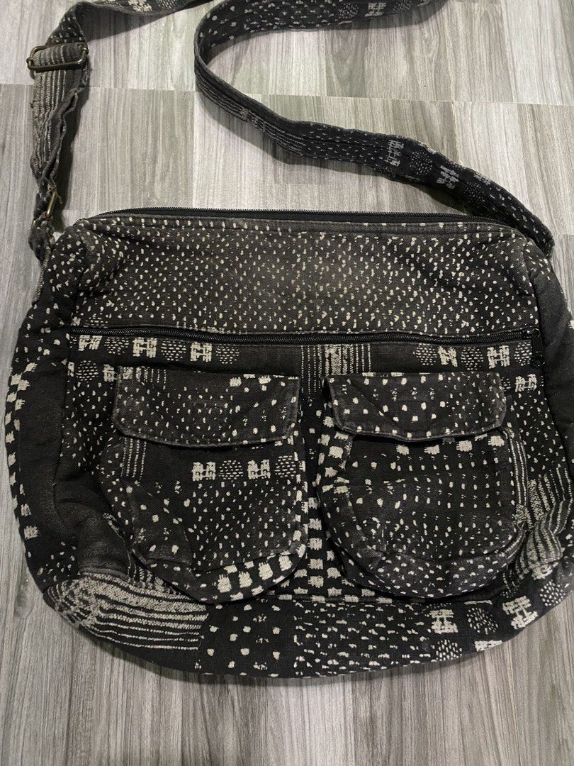Etnik denim style Sling Bag Black (Category: Cross-body Bags) located in Antipolo. Submitted by marcoandpaolomerchandise (Listing ID 1467358089, Image 2). Description: Etnik Black Sling Bag Cloth Bag Makapal Preloved Good Condition Need ng wash due to storage. Naalikabukan lang ng konti May stitch na brown sa strap , Hindi sya Sira mukang tinahi lang para firm yung strap Daming Compartment 2 mini Pocket sa Front ( Tape Lock ) 1 zipper Pocker Fron