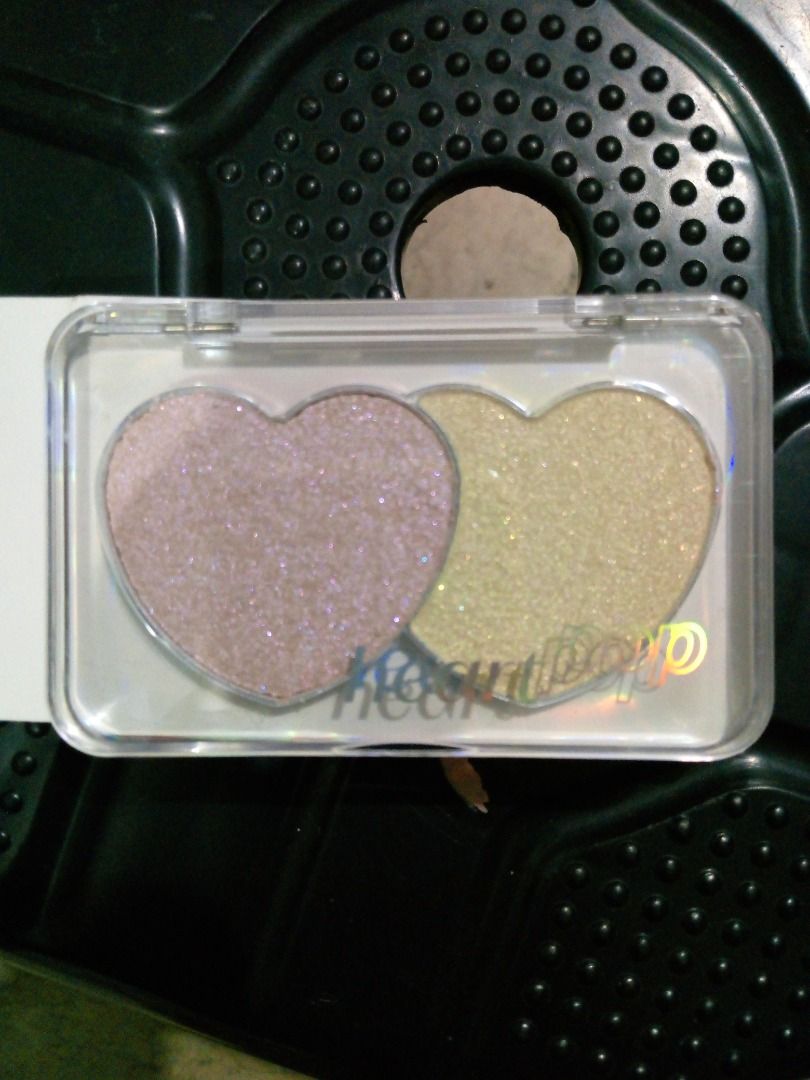 Etude Heart pop duo blusher Envy flashy (Category: Makeup) located in Manila. Submitted by spiritfire001 (Listing ID 1467337967, Image 2). Description: Glittery sya so pwede highlight instead of blush, pwede rin blush kung gusto, brand new never used 2027 expire.
