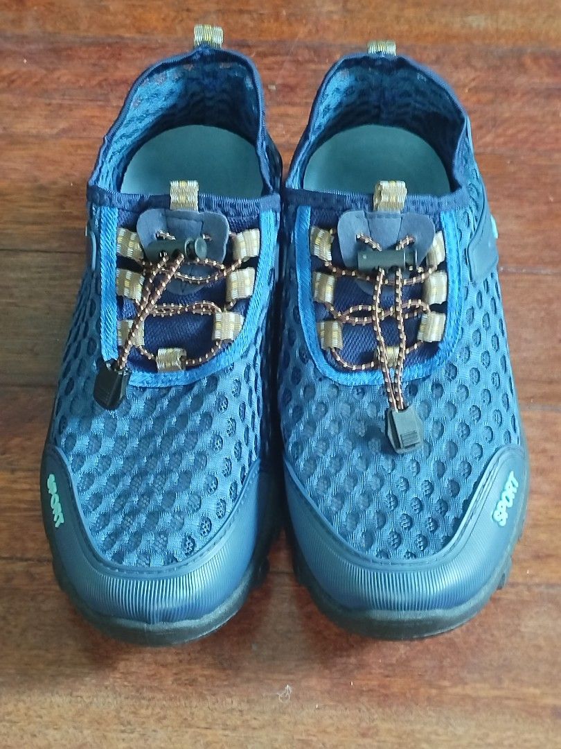 Everyday walking, outdoor shoes (Category: Sneakers) located in Manila. Submitted by ourhome5 (Listing ID 1467188343, Image 3). Description: - Color: blue Type: Unisex Design: breathable upper matetial - Type: Everyday, Outdoor shoes - Soles: rubberized tread with deep lugs for solid grip on dirt and rocks - Ideal for: Everyday walking, Trail walks and outdoor adventures.