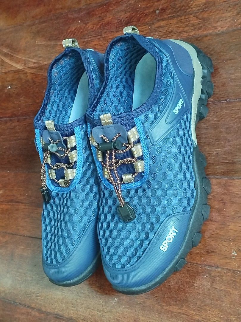 Everyday walking, outdoor shoes (Category: Sneakers) located in Manila. Submitted by ourhome5 (Listing ID 1467188343, Image 2). Description: - Color: blue Type: Unisex Design: breathable upper matetial - Type: Everyday, Outdoor shoes - Soles: rubberized tread with deep lugs for solid grip on dirt and rocks - Ideal for: Everyday walking, Trail walks and outdoor adventures.