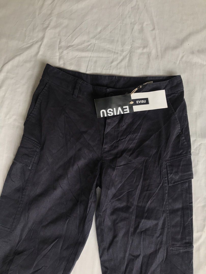 EVISU Cargo Pants (Category: Trousers) located in San Fernando. Submitted by ramjames18 (Listing ID 1467288690, Image 2). Description: •EVISU Cargo Pants🔥 -Authentic (Korea Release) -Brandnew with tags -6 Pockets -W:30 (28-31 waistlines) -L:41.5” Pm sa interested! 📥📥.