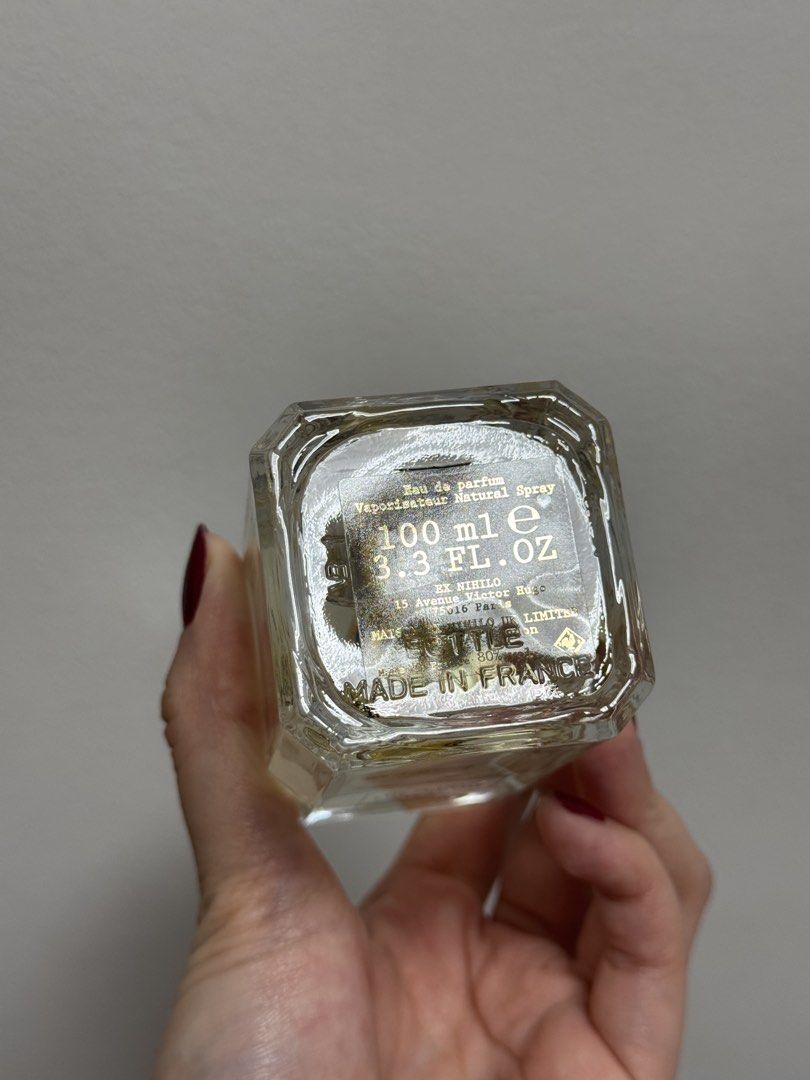 Ex Nihilo Iris Porcelana Eau de Parfum 100ml (Category: Fragrance & Deodorants) located in Pasig City. Submitted by mjrys8 (Listing ID 1467306126, Image 2). Description: - Authentic Ex Nihilo Iris Porcelana Eau de Parfum - Tester - Missing 5 sprays - Features an ornate gold patterned cap with a blue interior - Heavy glass bottle with clear front labelling and batch details stamped on the base - Premium Parisian niche fragrance with an amazing sce