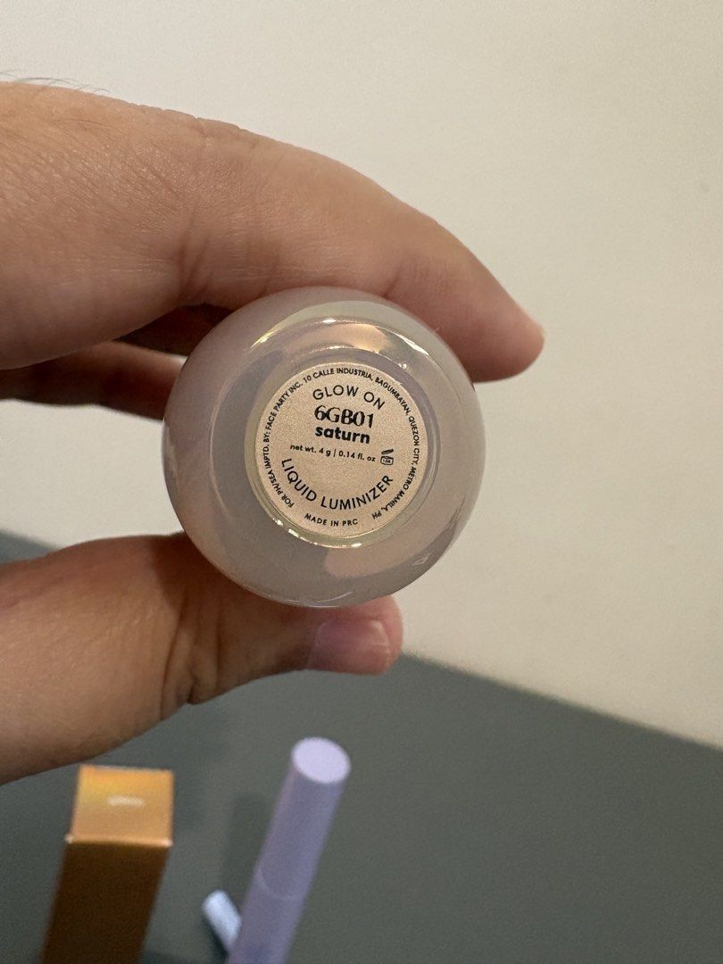 Eyes and Highlighter Makeup Bundle (Category: Makeup) located in Cainta. Submitted by bloomeveryday (Listing ID 1467231278, Image 2). Description: Get all for 600. Already selling low, no more haggling please. Total value if bought in-store: 1,443 pesos Set includes: Sunnies Face Glow On Liquid Luminizer (Saturn, 4g with box) Expiration 3/2/2029 Happy Skin Volumizing Mascara in Black (Just tested) Bought on 9/15/2026 Happy Skin Budge-Proof Liquid