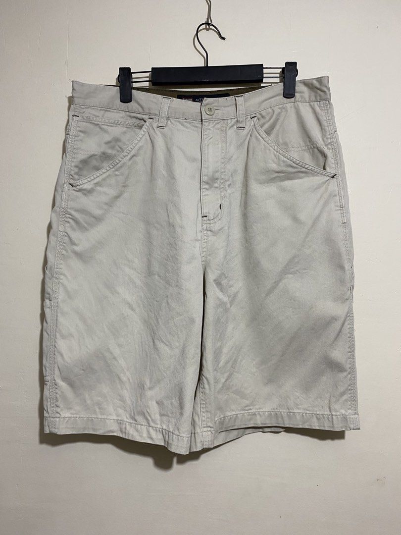 FADED GLORY,Khaki Carpenter short (Category: Shorts) located in Cavite. Submitted by jc_thrift95 (Listing ID 1467334459, Image 1). Description: - a pair of men’s tan or cream-colored carpenter utility shorts with back patch pockets and a side hammer/utility loop. - Made in Bangladesh - L- 22 inch - W- 17 inch - Color rate 8/10 - See picture details for dimes..
