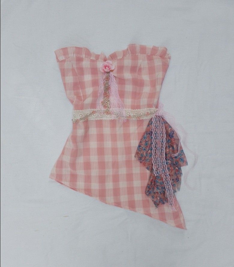 Fairy checkered tube top (Category: Sleeveless) located in Laur. Submitted by zystilo (Listing ID 1467192786, Image 1). Description: — xsmall - medium — reworked — no issue.