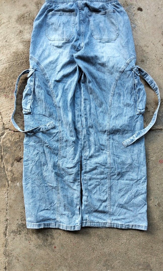 FashionNova Baggy Pants (Category: Jeans) located in Alaminos. Submitted by thrift-matic (Listing ID 1467282029, Image 3). Description: .