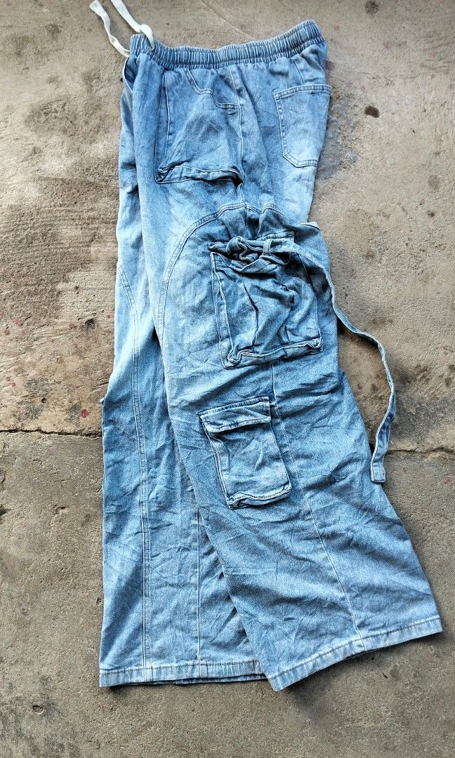 FashionNova Baggy Pants (Category: Jeans) located in Alaminos. Submitted by thrift-matic (Listing ID 1467282029, Image 2). Description: .