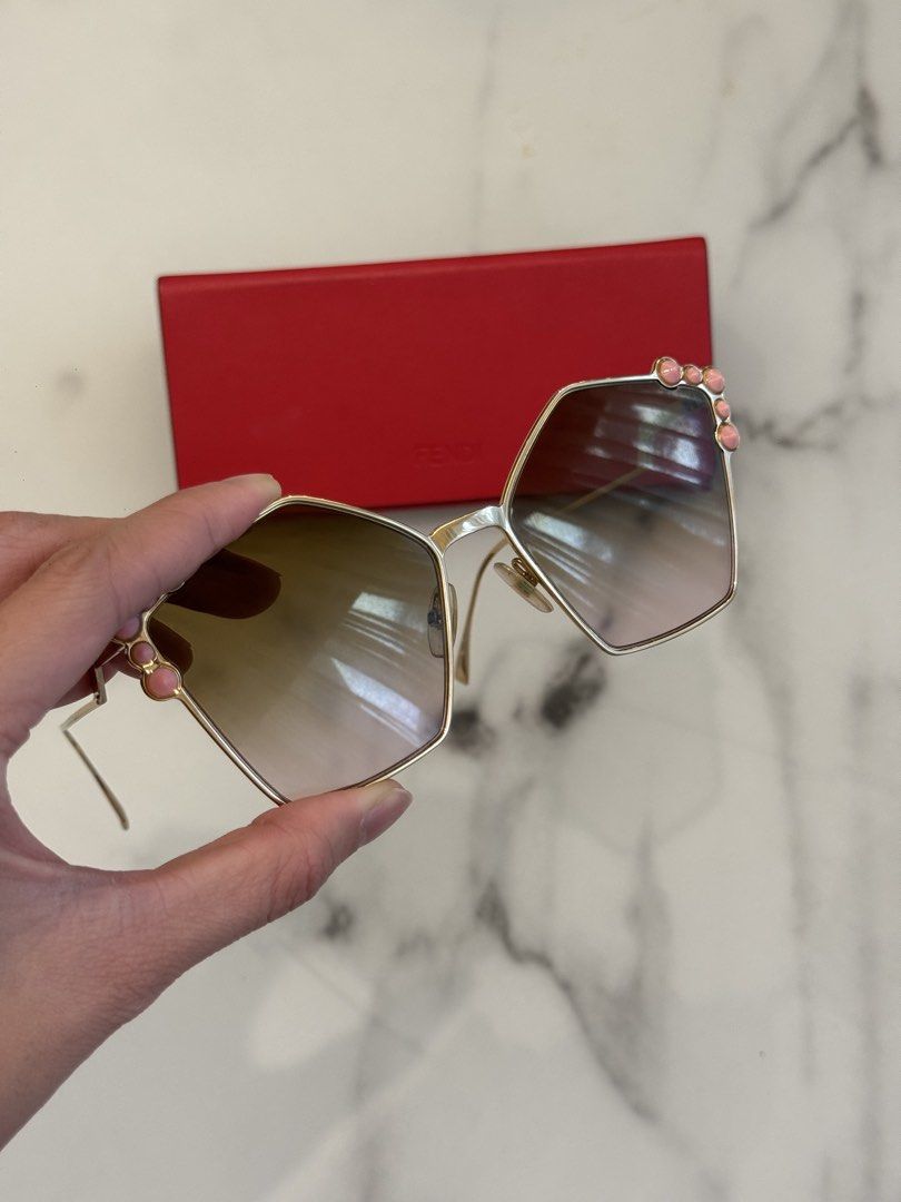 Fendi Shades (Category: Luxury Apparel) located in Manila. Submitted by jennelynbadile (Listing ID 1467317569, Image 2). Description: .