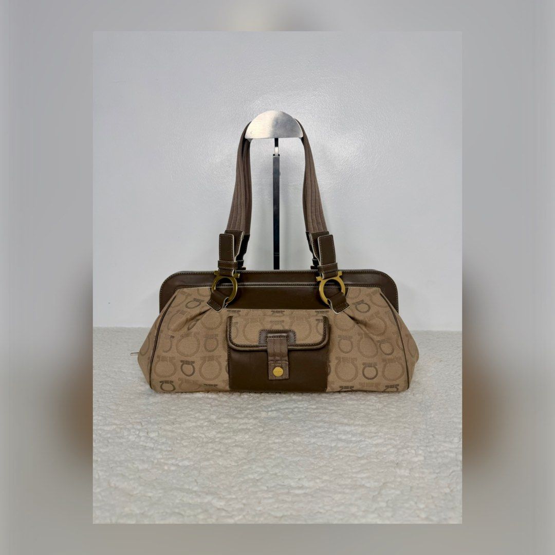 FERRAGAMO Gancini Jacquard Canvas Shoulder Bag (Category: Luxury Bags & Wallets) located in Quezon City. Submitted by madame_bagelia_collection (Listing ID 1467262691, Image 1). Description: 🔸Authentic 💯 🔸Preloved 🔸Rank A 🔸W/ minimal or unnoticeable signs of use. 🔸Canvas & leather material 🔸Gold color hardwares 🔸Zipper closure 🔸YKK zipper 🔸Fully lined interior 🔸Has 2 slip & 1 zip interior pockets 🔸Small to medium size 🔸Dimension (cm)
