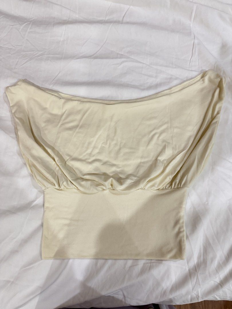 Fhilar Yna Multi way Off Shoulder Yellow Top (Category: Blouses) located in Quezon City. Submitted by Tofulog (Listing ID 1467253331, Image 2). Description: - Size: M (Tag attached) - Color: Yellow Loc: Pasong Putik QC/Makati.