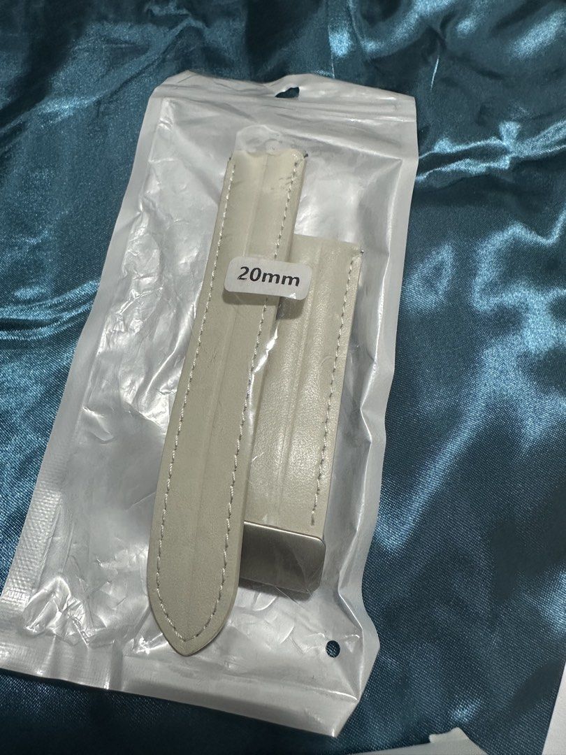 Fits my garmin venu 4z (Category: Wearables & Smart Watches) located in Makati City. Submitted by sdb_makati (Listing ID 1467202467, Image 2). Description: 18mm strap and cover fits garmin venu 4 (41mm) 20mm strap .