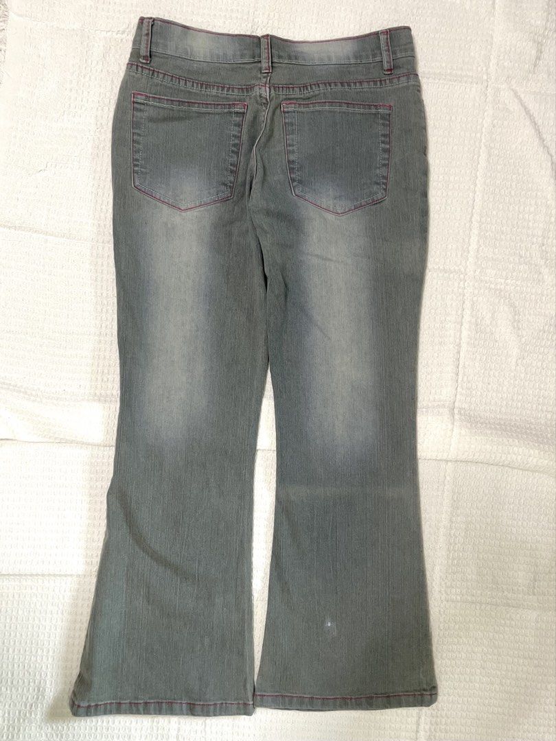 flared acid wash jeans (Category: Jeans) located in Quezon City. Submitted by crtenm22 (Listing ID 1467314165, Image 3). Description: w == 26-27in r == 8in l == 32in.