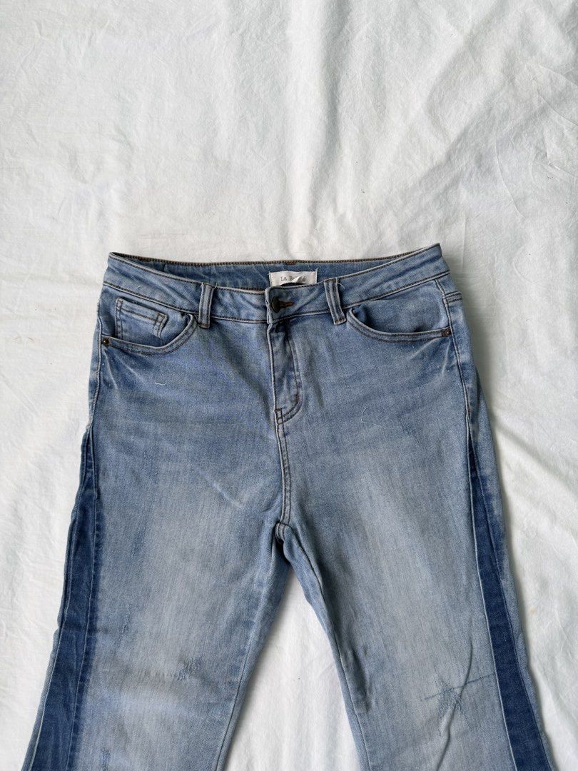 Flared jeans (Category: Jeans) located in Tarlac. Submitted by el401_ (Listing ID 1467171574, Image 2). Description: Size 30 Length 35.