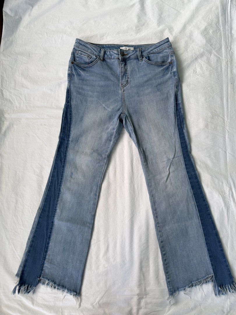 Flared jeans (Category: Jeans) located in Tarlac. Submitted by el401_ (Listing ID 1467171574, Image 1). Description: Size 30 Length 35.