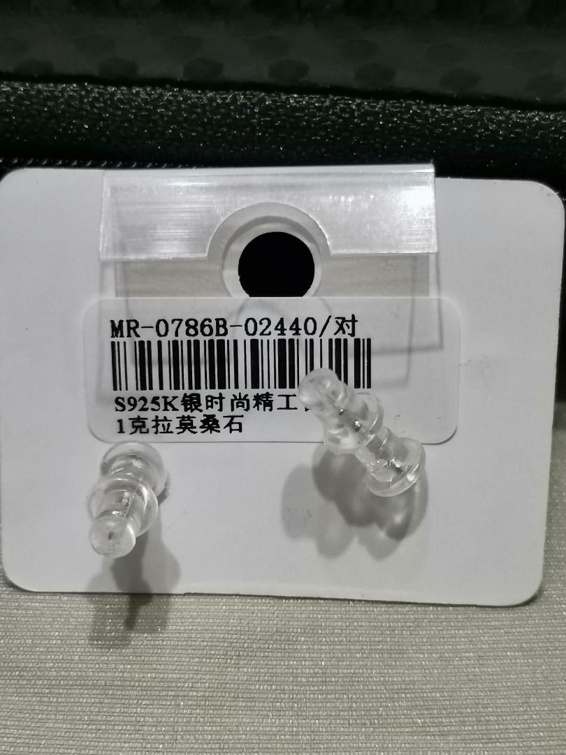 FLCME68 FOUR-LEAF CLOVER MOISSANITE Stud Silver Earrings (Category: Earrings) located in Cavite. Submitted by falconsclawset (Listing ID 1467324031, Image 2). Description: - Material: Genuine S925 Silver - Stones: Sparkling Moissanite (1 Carat Total Weight) - Design: Elegant four-petal flower - Backing: Secure stud backing - Condition: Brand new, unworn on original store display card - Ideal for daily wear or gifting.