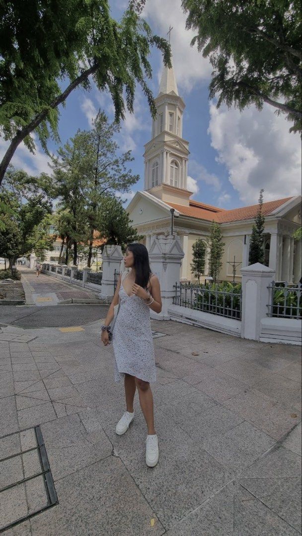 Floral Print Halter Backless Dress (Category: Dresses) located in Marikina City. Submitted by prelovedbydee. (Listing ID 1467351899, Image 1). Description: - closure: tie-back - hem: asymmetrical with light ruffles - fabric: lightweight (cotton/silk) can negotiate ☺️.